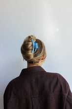 Load image into Gallery viewer, KAXI WAVY MIDI HOLD EVERYTHING CLAW