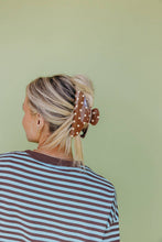 Load image into Gallery viewer, POLKA DOT & STRIPED OVERSIZED CLAWS