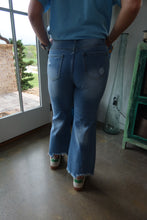 Load image into Gallery viewer, Distressed Raw Hem Jeans with Pockets