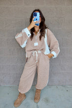 Load image into Gallery viewer, Quilted Knit Jogger Pants