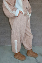 Load image into Gallery viewer, Quilted Knit Jogger Pants