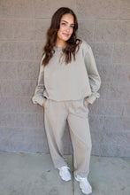 Load image into Gallery viewer, Hara Crewneck