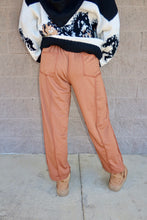 Load image into Gallery viewer, Contrast Stitching Barrel Pants