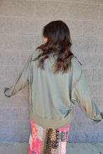 Load image into Gallery viewer, Vintage Washed Soft Relaxed Fit Top