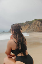 Load image into Gallery viewer, KAXI WAVY MIDI HOLD EVERYTHING CLAW