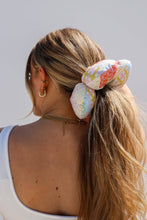 Load image into Gallery viewer, PETAL JUMBO SCRUNCHIE
