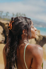 Load image into Gallery viewer, KAXI WAVY MIDI HOLD EVERYTHING CLAW