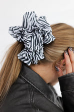 Load image into Gallery viewer, JUMBO SCRUNCHIE ( 29 COLORS )