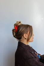 Load image into Gallery viewer, KAXI WAVY MIDI HOLD EVERYTHING CLAW