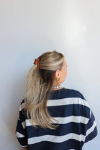 Load image into Gallery viewer, KAXI WAVY MIDI HOLD EVERYTHING CLAW
