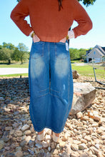 Load image into Gallery viewer, Mid Rise Wide Leg Barrel Jeans
