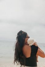 Load image into Gallery viewer, KAXI WAVY MIDI HOLD EVERYTHING CLAW
