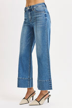 Load image into Gallery viewer, Tummy Control Mid Rise Crop Wide Pintuck Front
