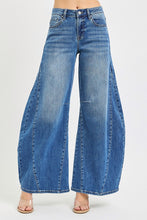 Load image into Gallery viewer, Slouchy Barrel Jeans
