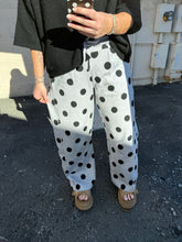 Load image into Gallery viewer, Polka Dot Fleece Barrel Sweatpants- Heather/Black

