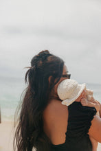 Load image into Gallery viewer, KAXI WAVY MIDI HOLD EVERYTHING CLAW
