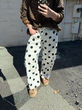 Load image into Gallery viewer, Polka Dot Fleece Barrel Sweatpants- Cream/Black
