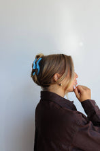 Load image into Gallery viewer, KAXI WAVY MIDI HOLD EVERYTHING CLAW
