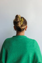 Load image into Gallery viewer, KAXI WAVY MIDI HOLD EVERYTHING CLAW
