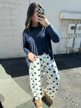 Load image into Gallery viewer, Polka Dot Fleece Barrel Sweatpants- Cream/Navy

