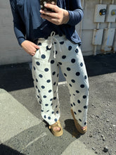 Load image into Gallery viewer, Polka Dot Fleece Barrel Sweatpants- Cream/Navy
