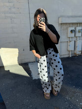 Load image into Gallery viewer, Polka Dot Fleece Barrel Sweatpants- Heather/Black
