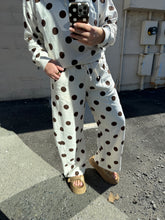 Load image into Gallery viewer, Polka Dot Fleece Barrel Sweatpants- Cream/Brown
