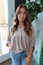 Load image into Gallery viewer, WOVEN AIRFLOW V-NECK PUFF HALF SLEEVE TOP
