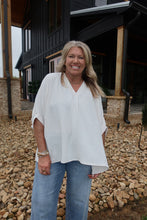 Load image into Gallery viewer, WOVEN AIRFLOW V-NECK PUFF HALF SLEEVE TOP
