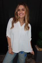 Load image into Gallery viewer, WOVEN AIRFLOW V-NECK PUFF HALF SLEEVE TOP
