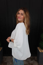 Load image into Gallery viewer, WOVEN AIRFLOW V-NECK PUFF HALF SLEEVE TOP
