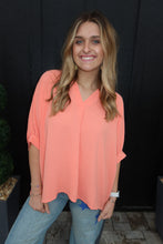 Load image into Gallery viewer, WOVEN AIRFLOW V-NECK PUFF HALF SLEEVE TOP
