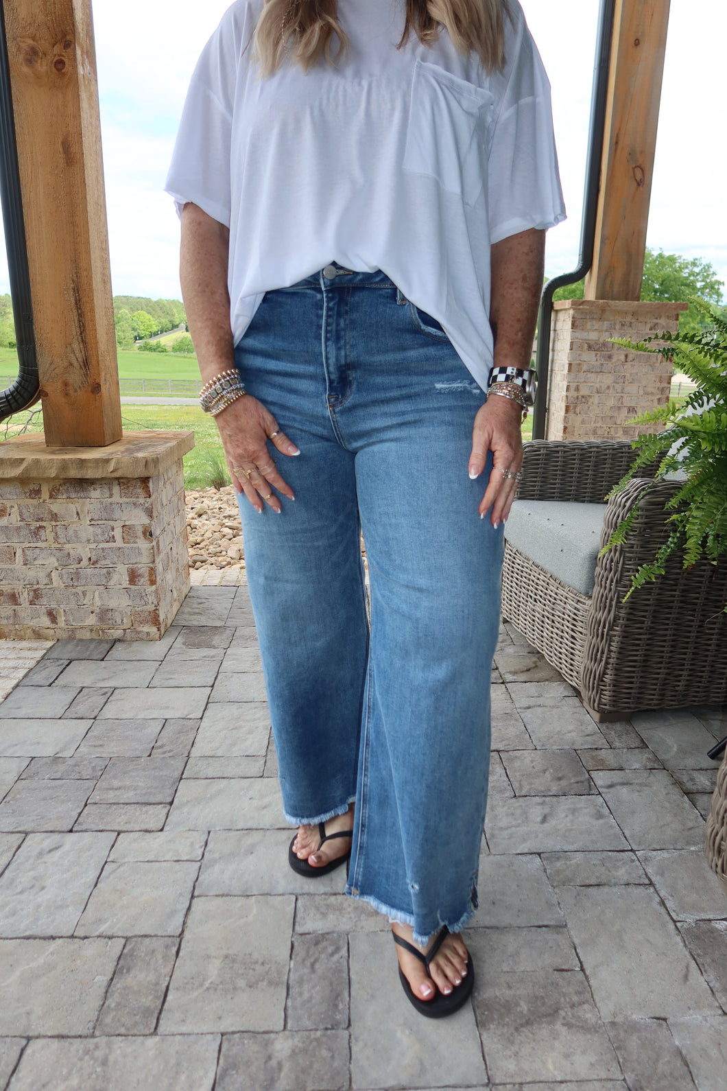 High Rise-Crop Wide-Side Slit w/ Fray Hem