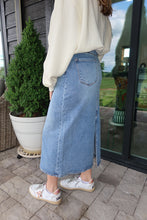 Load image into Gallery viewer, High Rise Back Slit Long Skirt
