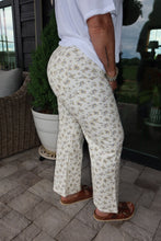 Load image into Gallery viewer, Ditsy Printed Wide Leg Jeans
