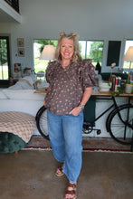 Load image into Gallery viewer, (Plus) Contrast Edge Ruffle Puff Sleeve Blouse Top

