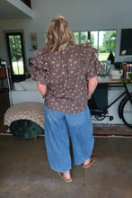 Load image into Gallery viewer, (Plus) Contrast Edge Ruffle Puff Sleeve Blouse Top
