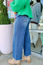 Load image into Gallery viewer, Mid Rise Raw Hem Wide Jeans
