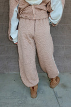 Load image into Gallery viewer, Quilted Knit Jogger Pants

