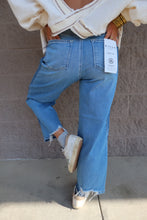 Load image into Gallery viewer, Slouchy Cropped Barrel Jeans With Contrast Wash
