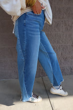 Load image into Gallery viewer, Slouchy Cropped Barrel Jeans With Contrast Wash
