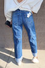 Load image into Gallery viewer, Slouchy Crop Wide Seam Detailed Jeans
