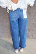Load image into Gallery viewer, Slouchy Cropped Barrel Jeans
