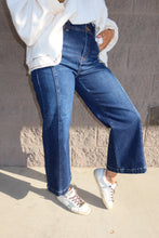 Load image into Gallery viewer, High Rise Crop Wide Front Seam Detail Jeans
