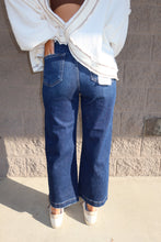 Load image into Gallery viewer, High Rise Crop Wide Front Seam Detail Jeans
