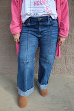 Load image into Gallery viewer, Slouchy Crop Wide Seam Detailed Jeans
