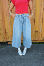 Load image into Gallery viewer, Slouchy Cropped Wide Leg Jeans
