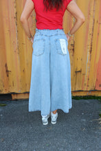Load image into Gallery viewer, Slouchy Cropped Wide Leg Jeans
