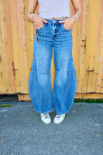 Load image into Gallery viewer, Slouchy Barrel Jeans
