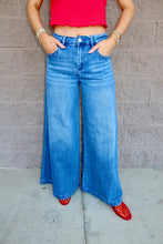 Load image into Gallery viewer, Slouchy Palazzo Jeans

